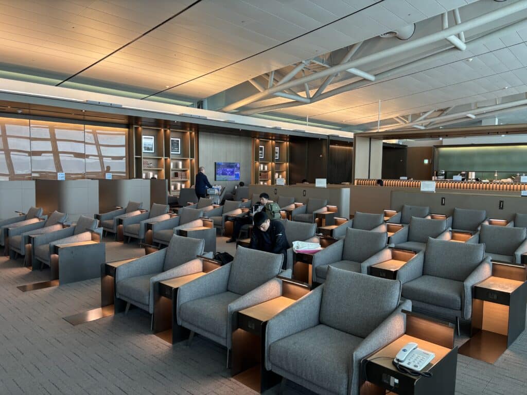 Asiana Airlines Business Class 777 Lounge | Asiana West