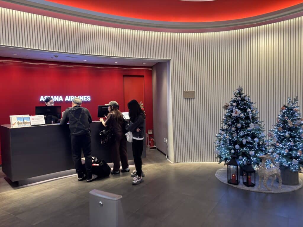 Asiana Airlines Business Class 777 Lounge | Asiana East