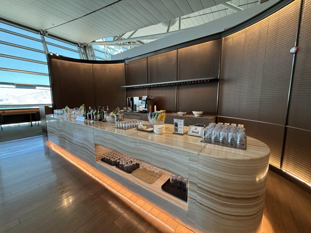 Asiana Airlines Business Class 777 Lounge | Asiana East