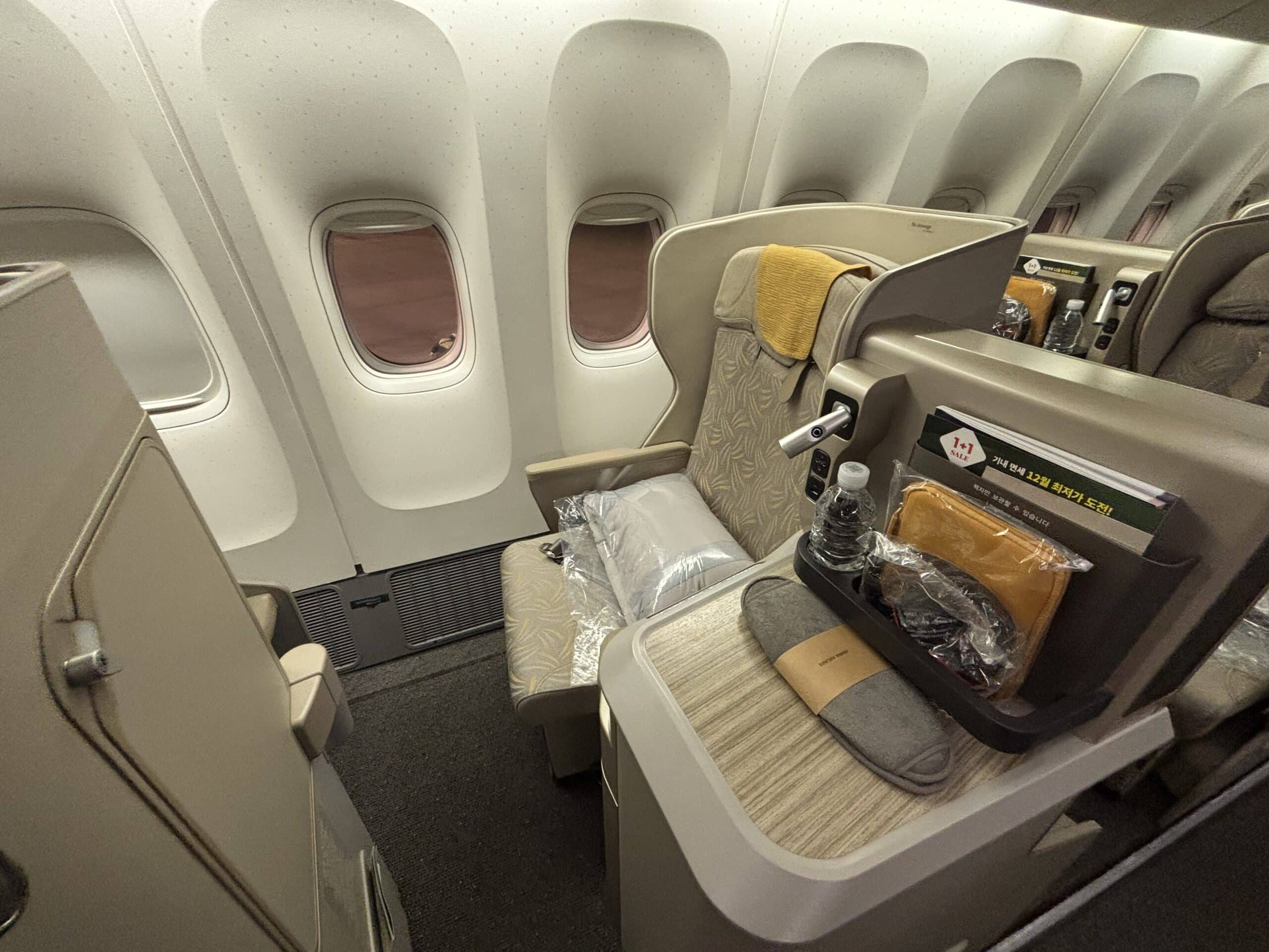 Asiana Airlines Business Class 777 Review | Seat
