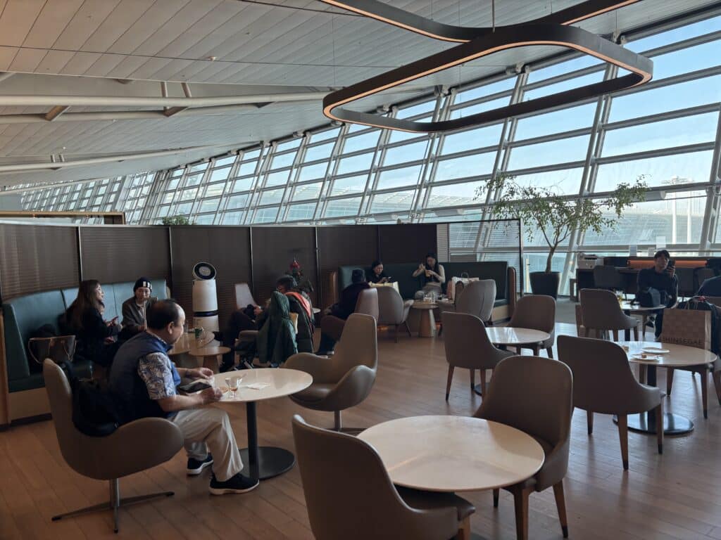 Asiana Airlines Business Class 777 Lounge | Asiana East