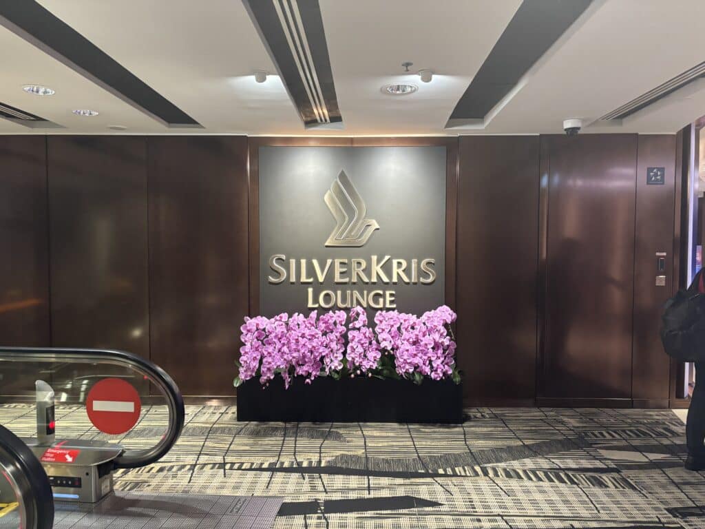 Singapore Airlines Business Class 787 Review | SilverKris Lounge T3