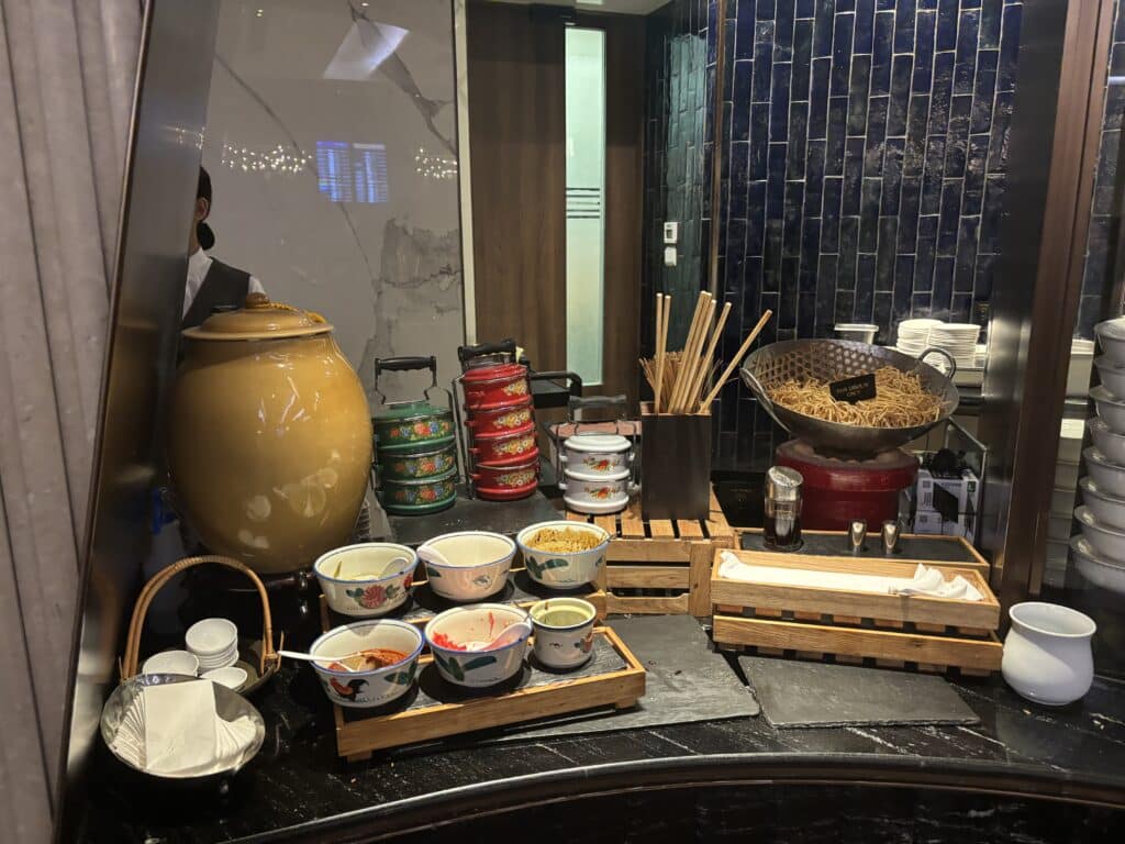 Singapore Airlines Business Class 787 Review | SilverKris Lounge T3