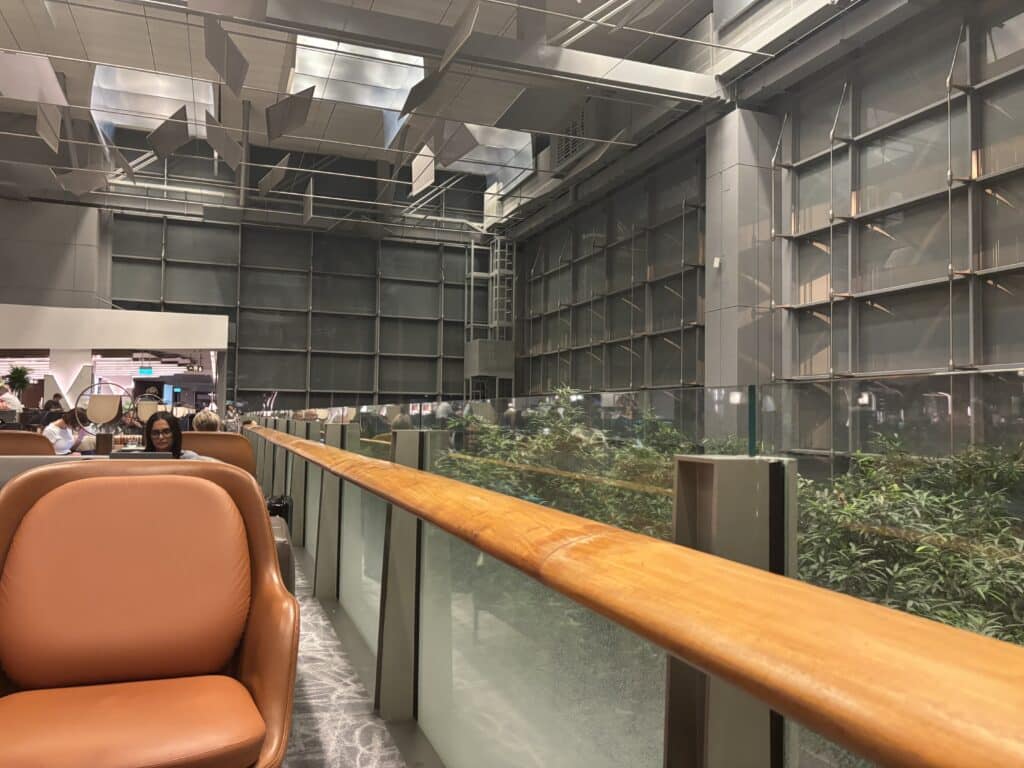 Singapore Airlines Business Class 787 Review | SilverKris Lounge T3