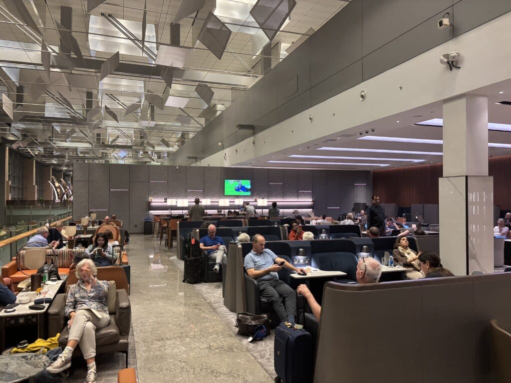 Singapore Airlines Business Class 787 Review | SilverKris Lounge T3