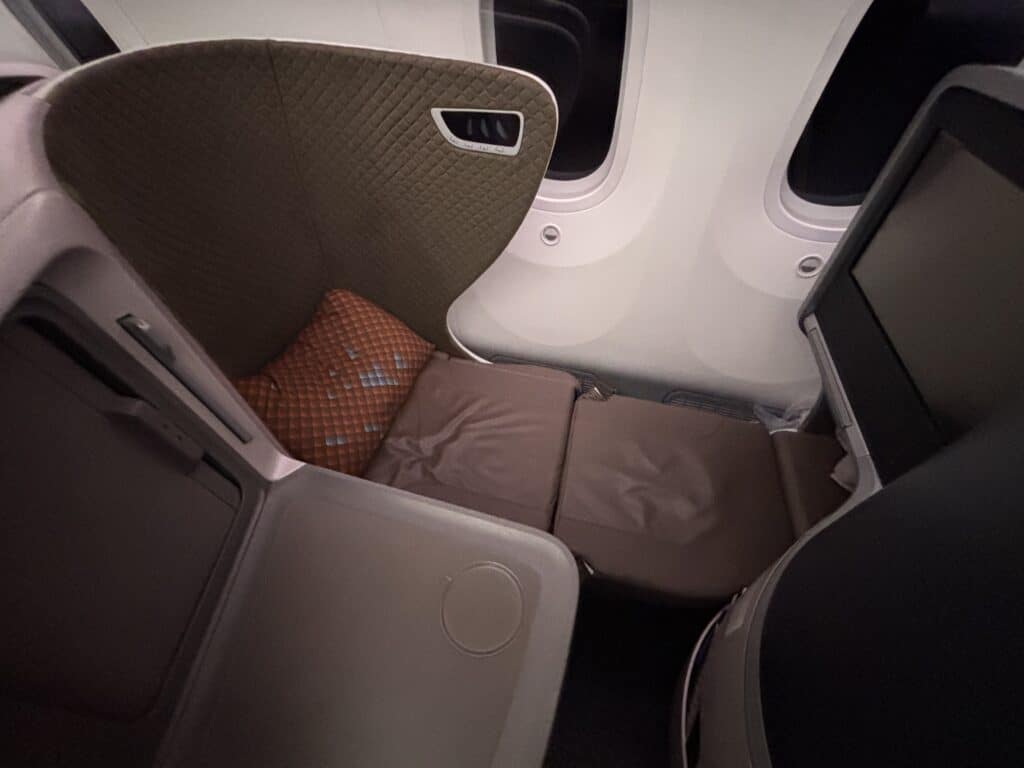 Singapore Airlines Business Class 787 Review | Seat