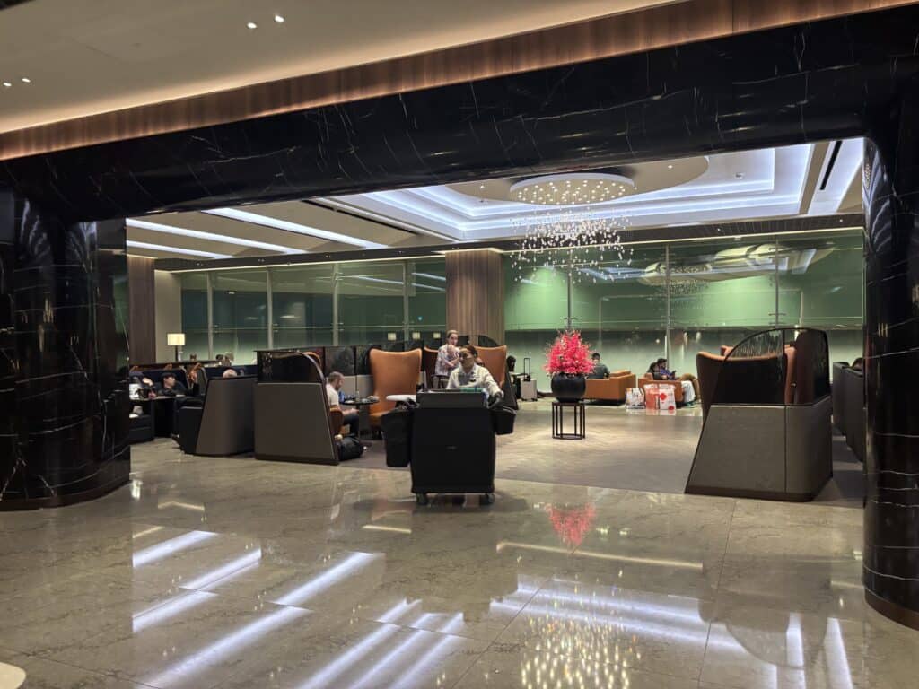 Singapore Airlines Business Class 787 Review | SilverKris Lounge T3