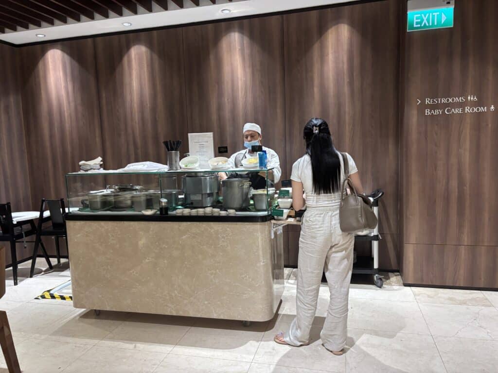 Singapore Airlines Business Class 787 Review | SilverKris Lounge T2