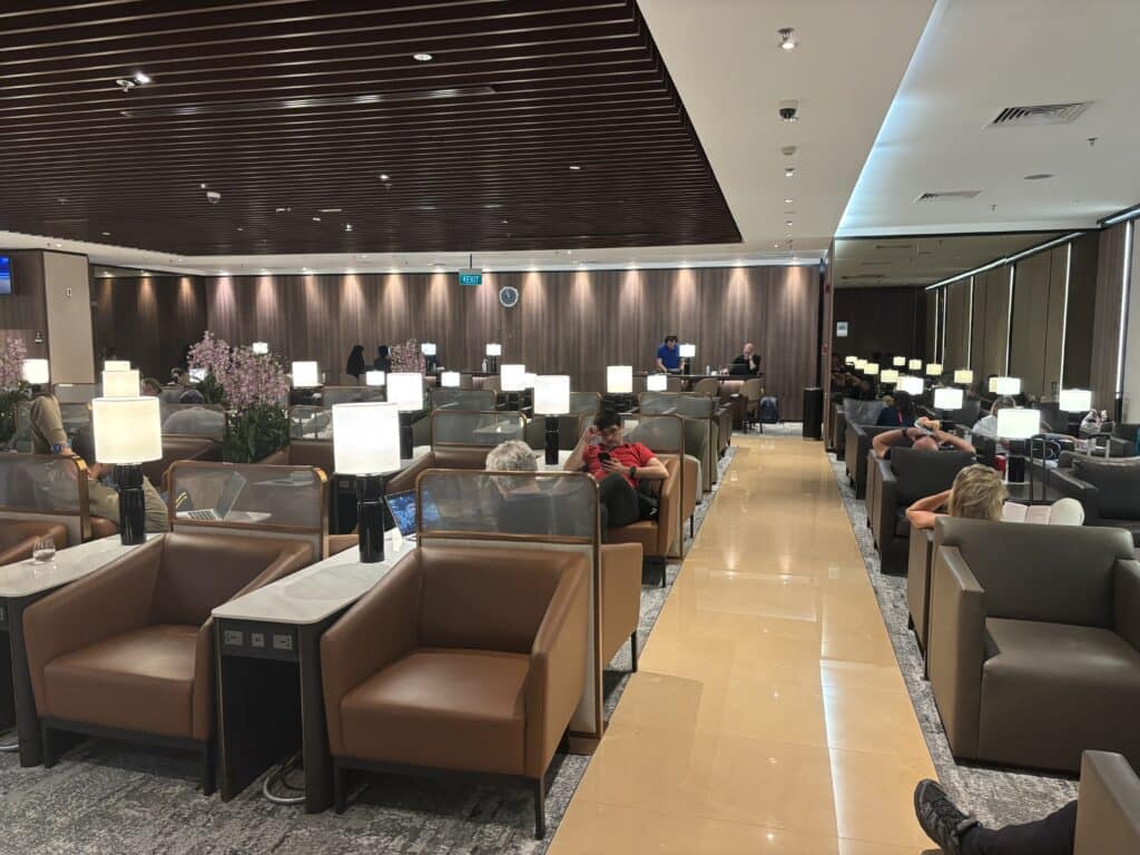 Singapore Airlines Business Class 787 Review | SilverKris Lounge T2