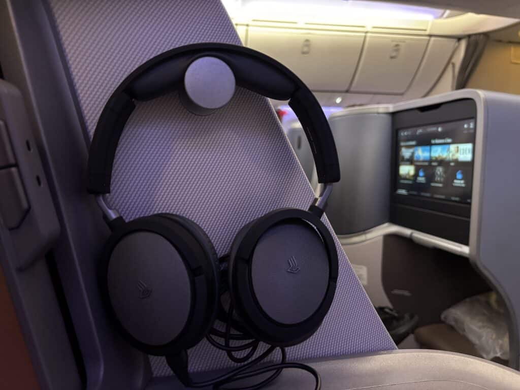 Singapore Airlines Business Class 787 Review | IFE