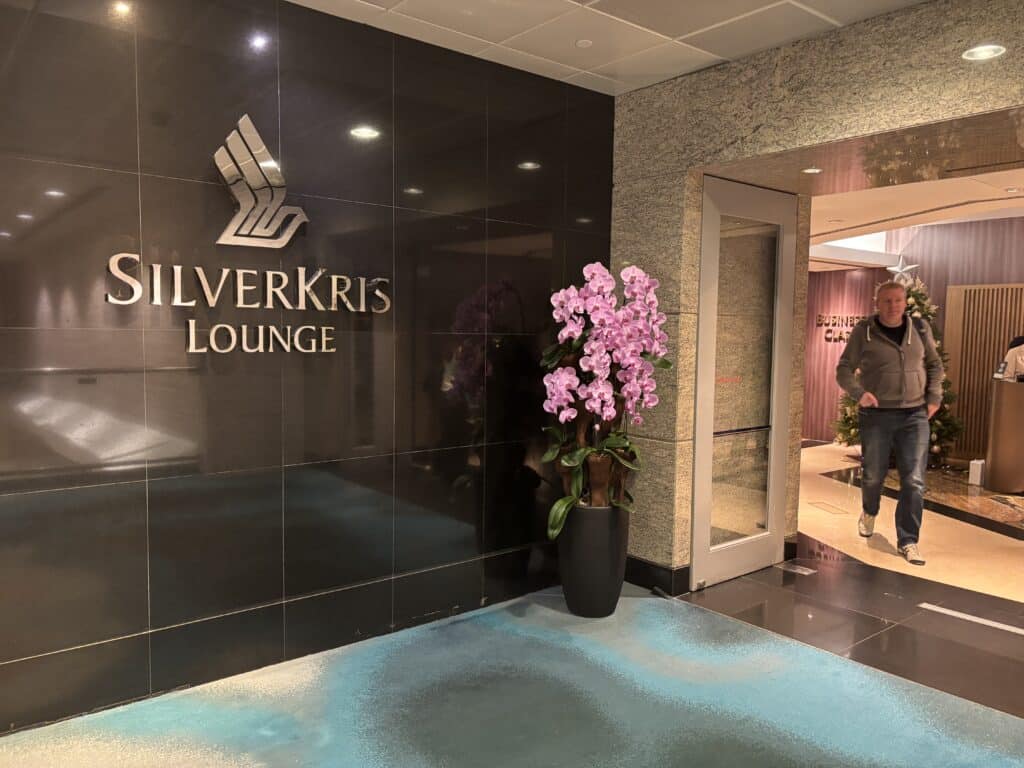 Singapore Airlines Business Class 787 Review | SilverKris Lounge T2