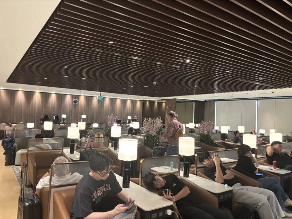 Singapore Airlines Business Class 787 Review | SilverKris Lounge T2