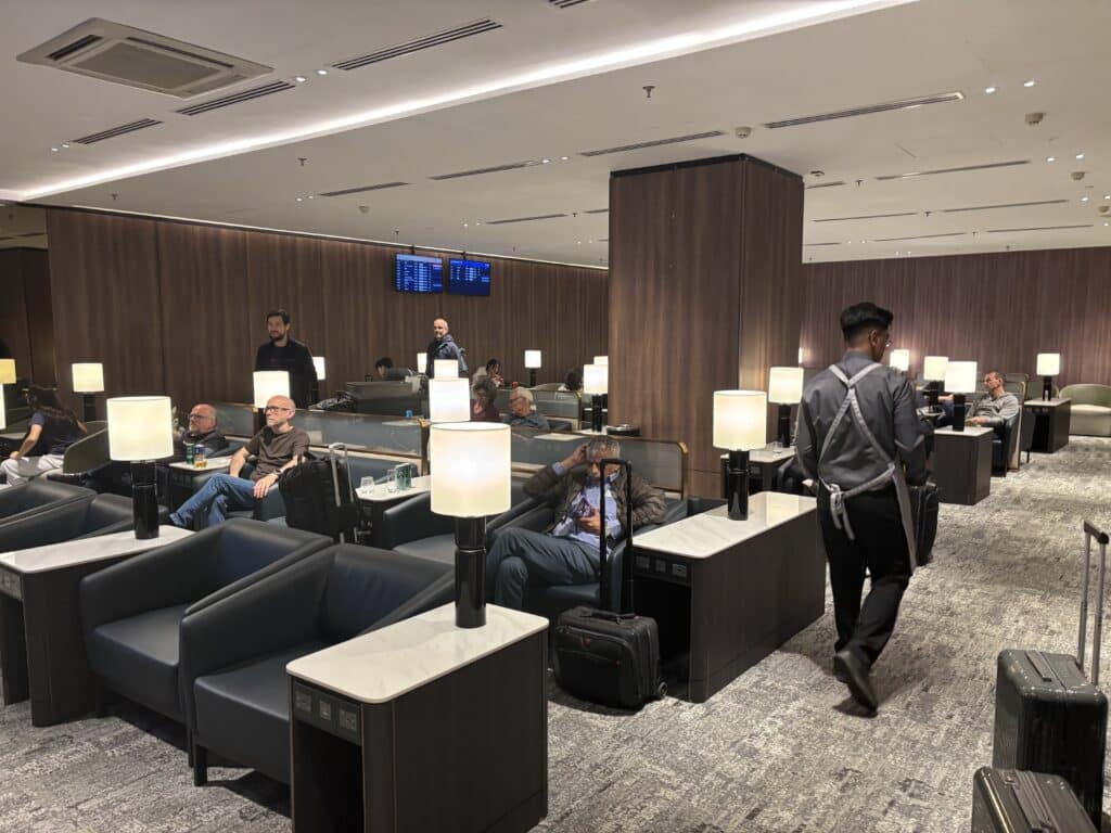 Singapore Airlines Business Class 787 Review | SilverKris Lounge T2