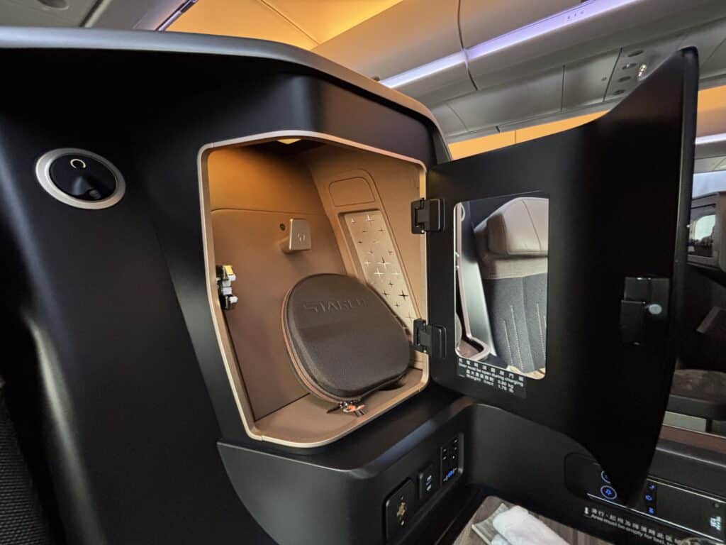 Starlux A330 Business Class | Seat
