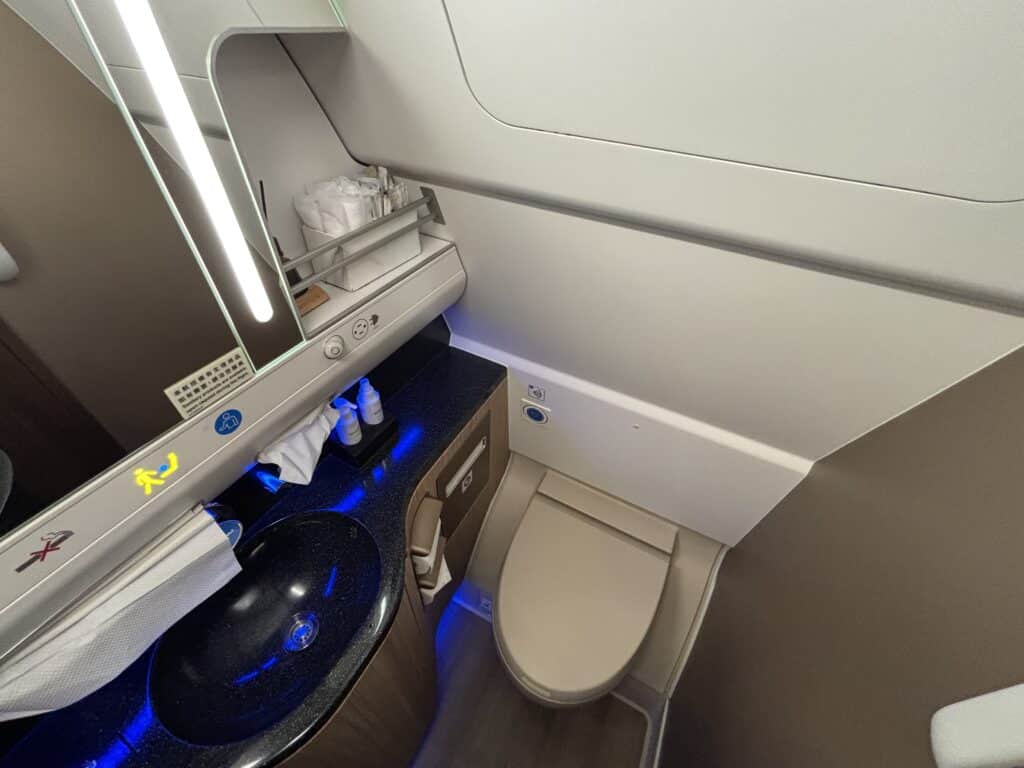 Starlux A330 Business Class | Lavatory